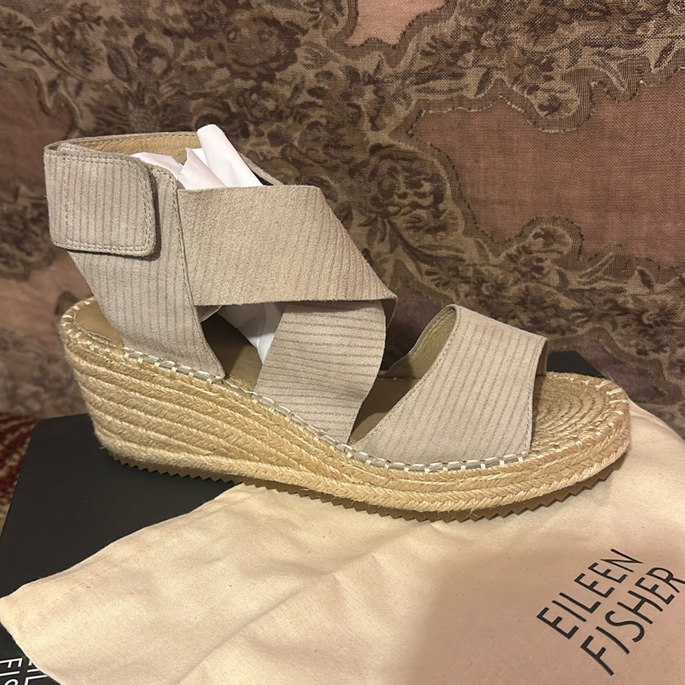 Brand new Eileen Fisher wedge size 10